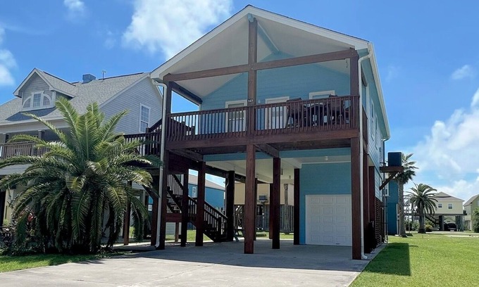 Crystal Beach House | Blue Beacon 2 Bedroom Home by Redawning