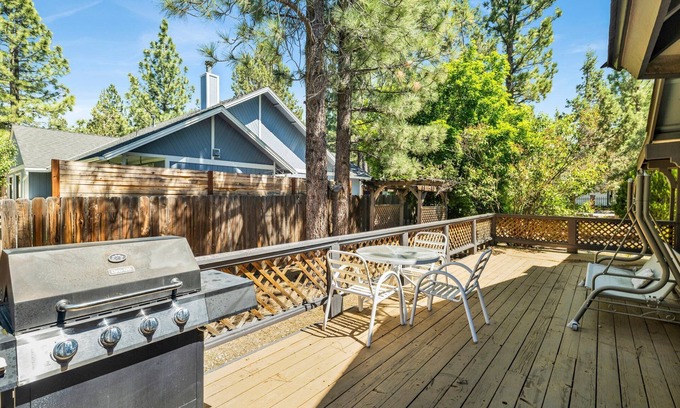 Big Bear City Cabin | Blue Bear Lodge #2486