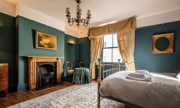 Chagford Apartment | Blue Bliss - Period Elegance meets Homely Comfort