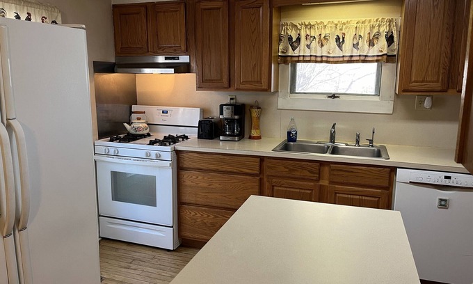 West Oneonta House | Blue Cottage - 3 bedroom, 1.5 bath, super convenient to ASV