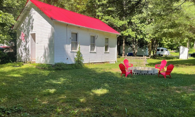 South Bloomingville House | Blue Creek Schoolhouse - Hocking Hills