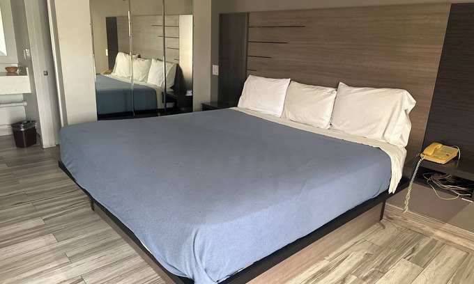 Central Southwest Hotel | Blue Diamond Inn