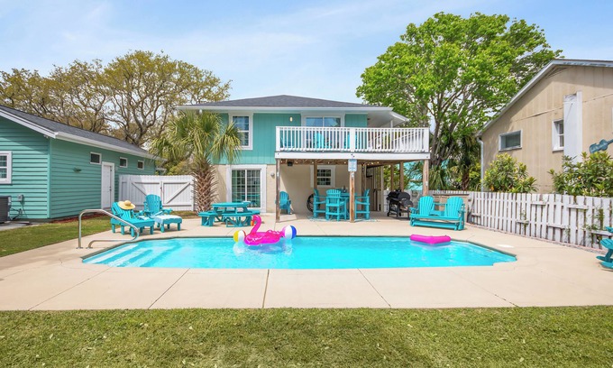 Crescent Beach House | ♥ Blue Dream- Private Pool Home- Steps To Beach, Perfect Family Beach Vacation