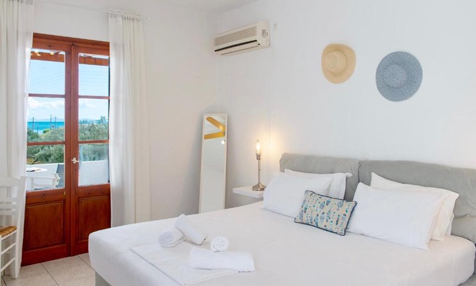 Platis Gialos Apartment | Blue Fish