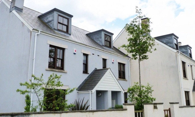 Burry Port House | Blue Harbour - Bwthyn y Traeth