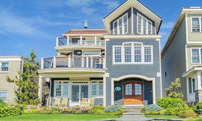 Wall House | Blue Haven by the sea- Ocean Front Oasis in the Heart of the Jersey Shore