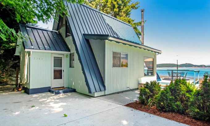 Oak Harbor House | Blue Heron Cottage