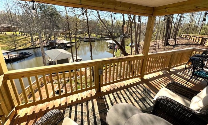 Eatonton House | Blue Heron Hideaway 3 bd 2ba with Private Dock & Sunset Views, pet friendly.