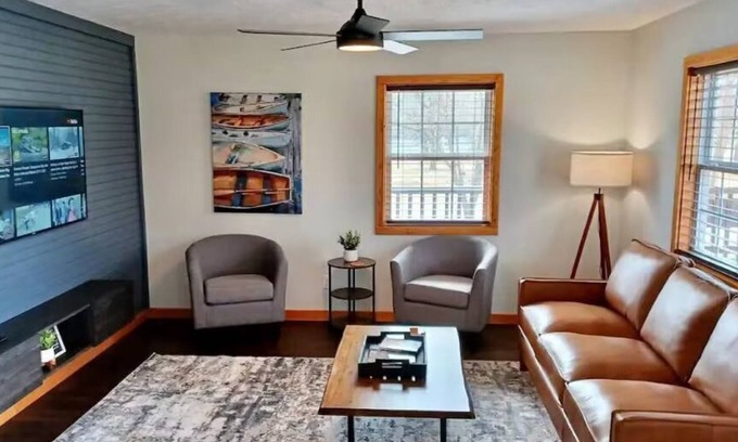 Flippin Cabin | Blue Heron River Front Cabin