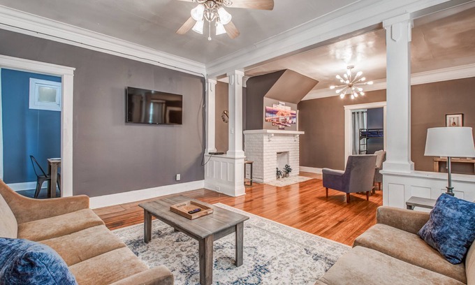 Memphis House | Blue Hideaway