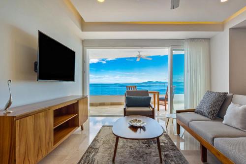 Mismaloya Apartment | Blue Horizon 302
