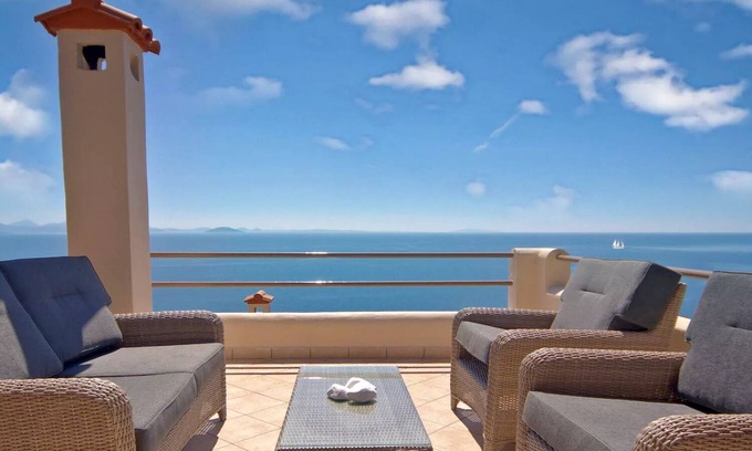 Astros Apartment | Blue Horizon - Coral Sea View Suite