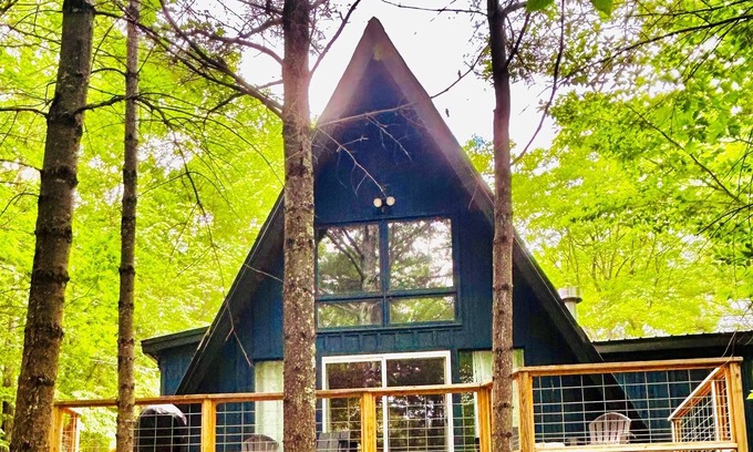 Jay Ski Chalet | Blue Hour Hot Tub | Dog Friendly | AC Mini Split