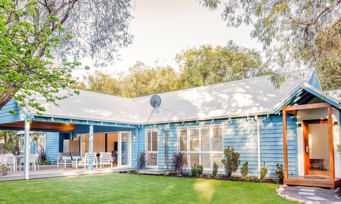 Quindalup House | Blue House: one street from the beach