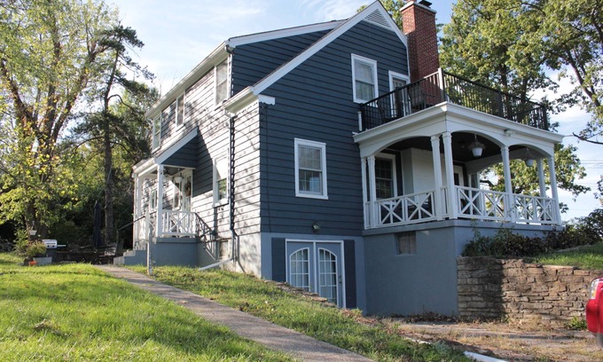 New Haven  Hamilton County House | Blue Jay Bungalow- 3 bedroom withnprivate outdoor porches, kid-friendly big yard