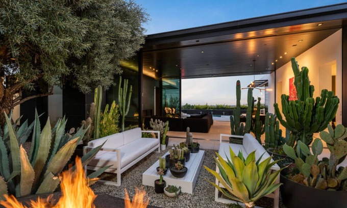 The Bird Streets Villa | Blue Jay Hill - Epitome of Luxury Living With Panoramic Jetliner Views