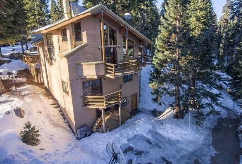 Ponderosa House | Blue Jay's Nest Sequoia Cabin in Ponderosa, CA