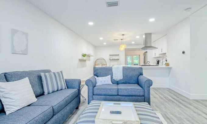 Deerfield Beach Villa | Blue Jewel - Coastal retreat by the beach with private patio including foosball
