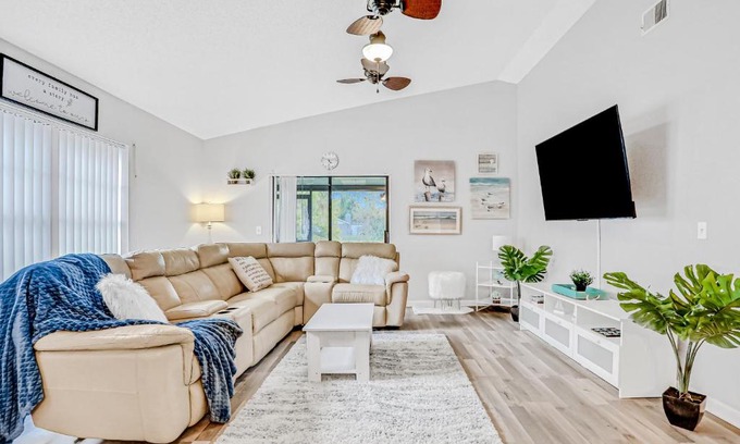 Bearss Plaza House | Blue Lagoon