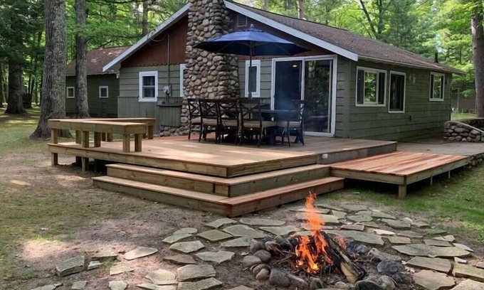 Minocqua House | Blue Lake Cottage - Pet Friendly Rental