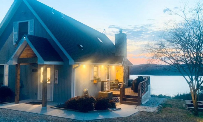 Blue Eye House | Blue Moon Cottage