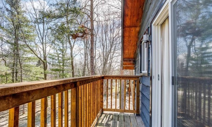 The Blue Mountains Cottage | Blue Mountain Cottage for Rent - 10 Min walk to the village