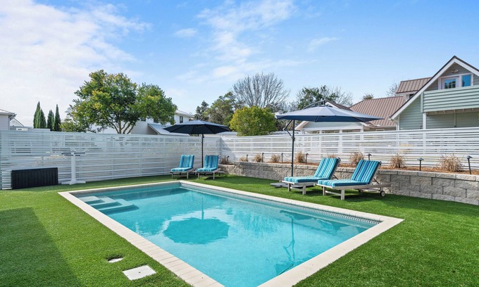 Lakeside at Blue Mountain Beach House | Blue Mountain Beach | Private Pool | 5 Bikes | Pet-Friendly
