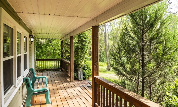 Collingwood Cottage | Blue Mountain VERY PRIVATE Cottage@Ski Hills/Hot Tub