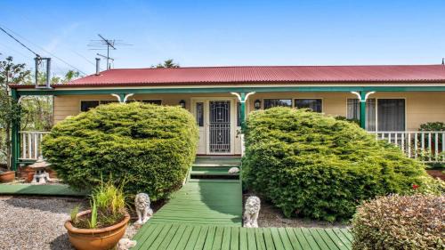 Wentworth Falls House | Blue Mountains National Park Valley Views
