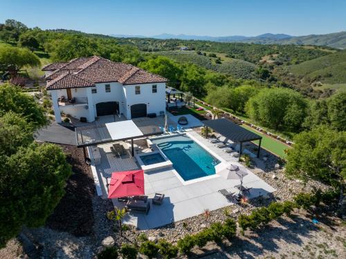 Bradley House | Blue Oak Oasis At Lake Naci