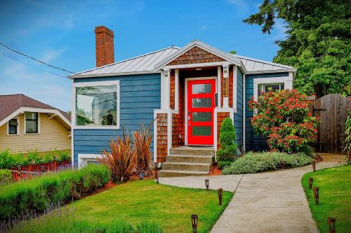 Fremont House | Blue Oasis with Amazing Olympic Views