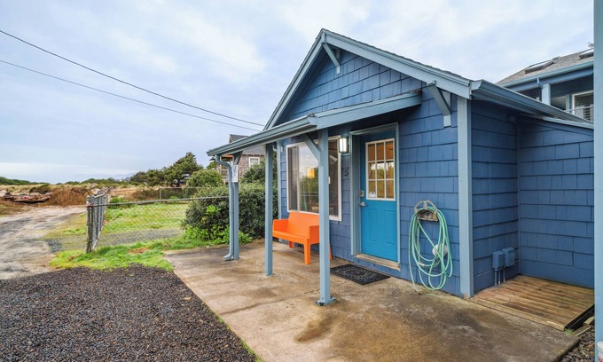 Rockaway Beach Cabin | Blue Octopus #5 Personal Beach Cabin. Ocean View.