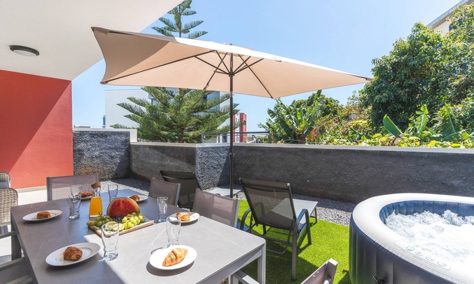 Santa Cruz Ski Chalet | Blue Outlook Garden by Atlantic Holiday
