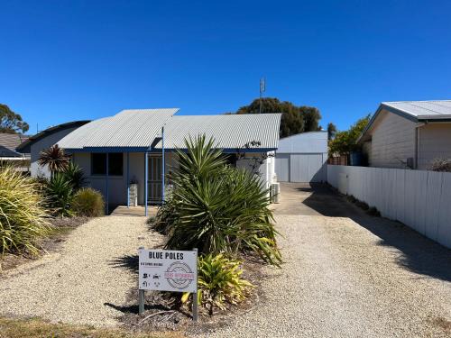 Waterhouse House | Blue Poles - Pet Friendly