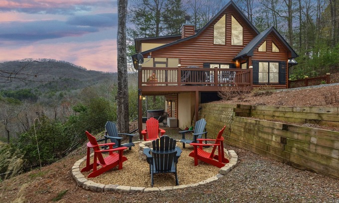 Ridgeline Vistas Cabin | Blue Ridge Cabin: Mountain Views: Couple's Paradise: Hot Tub: Fire Pit: Arcade
