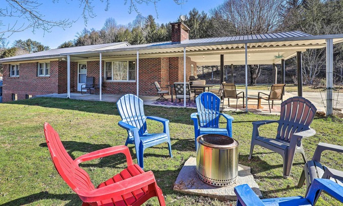 Brevard House | Blue Ridge Mountain Escape w/ Hot Tub, Grill!