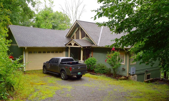 Canton House | Blue Ridge Mountain Getaway In Springdale Country Club (Gated Community)