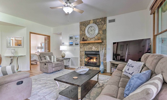 Mountain Air Condo | Blue Ridge Mtn Views: Condo w/Furnished Balcony