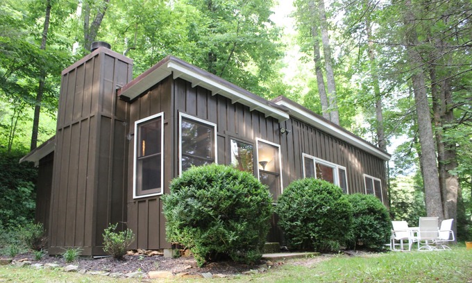 Spruce Pine Cabin | Blue Ridge Parkway Mid-Century Mountain Cabin