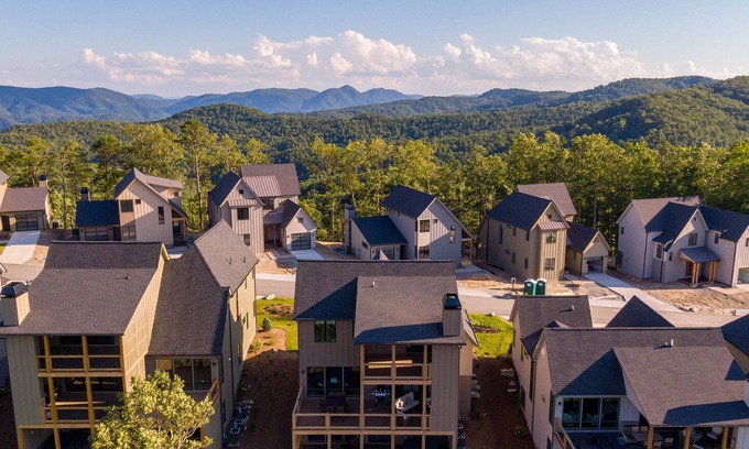 Lenoir House | Blue Ridge Sanctuary at Blue Ridge Mountain Club - hot tub, 3 king suites and great views!