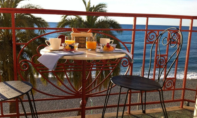 Old Town Apartment | Blue Riviera: a splendid beachfront 1-bedroom apt w/stunning view