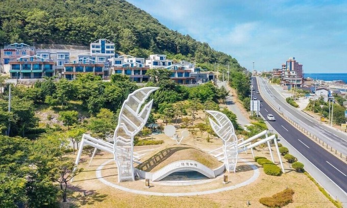Yeongdeok Apartment | Blue Road Town Pension (Bada-dong)