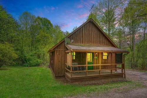 Logan House | Blue Rose Cabins - Pinecrest Cabin