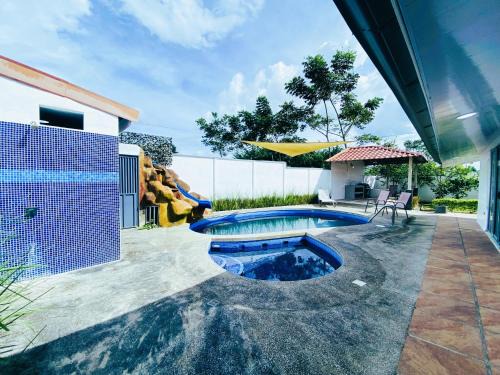 Canton Guatuso House | Blue Rriver House