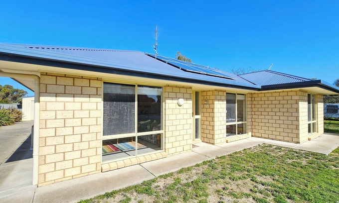 Waterhouse House | Blue Sands - Located within 500 meters of Robe's famous Long Beach.