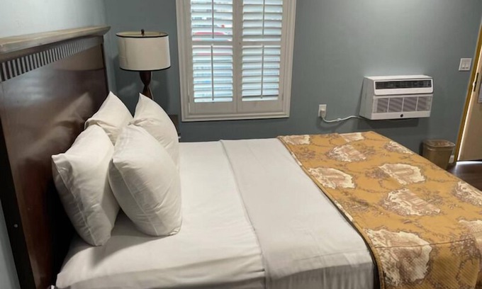 Downtown Hotel | Blue Seal Inn