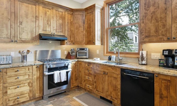 Eagle-Vail House | Blue Skies Gorgeous Retreat, A/C Minutes Drive to Beaver Creek