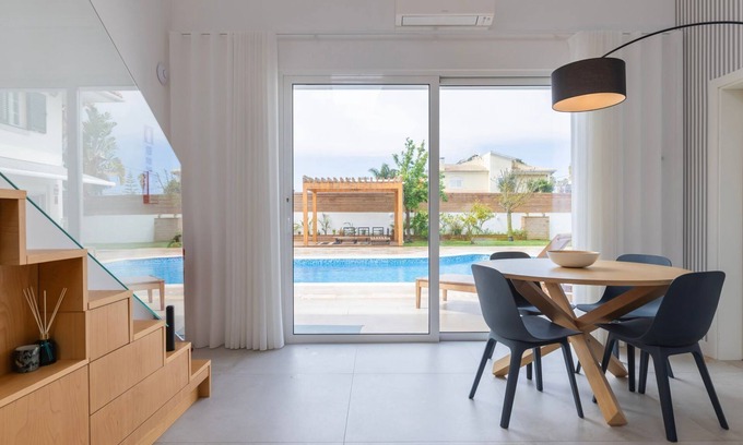 Corroios House | Blue Sky Villa 2 by LovelyStay