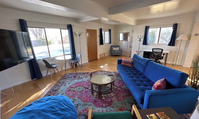 Bishop Apartment | Blue Skye: Downtown Getaway