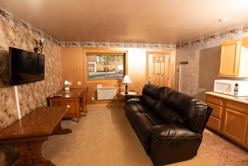 Massena Hotel | Blue Spruce Motel